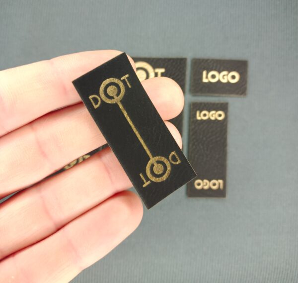 ecocuero negro dorado